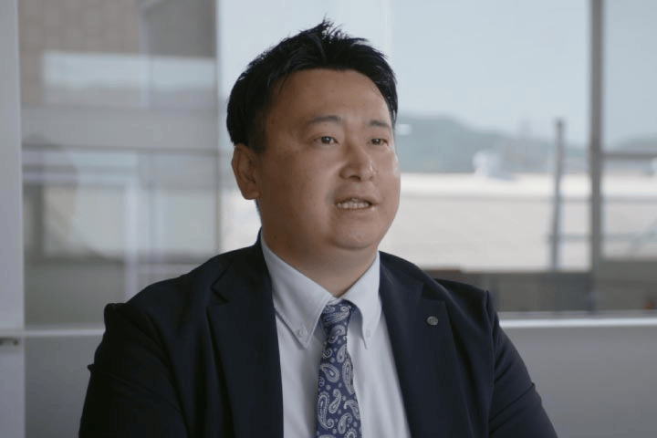 専務取締役　佐藤未寧夫氏